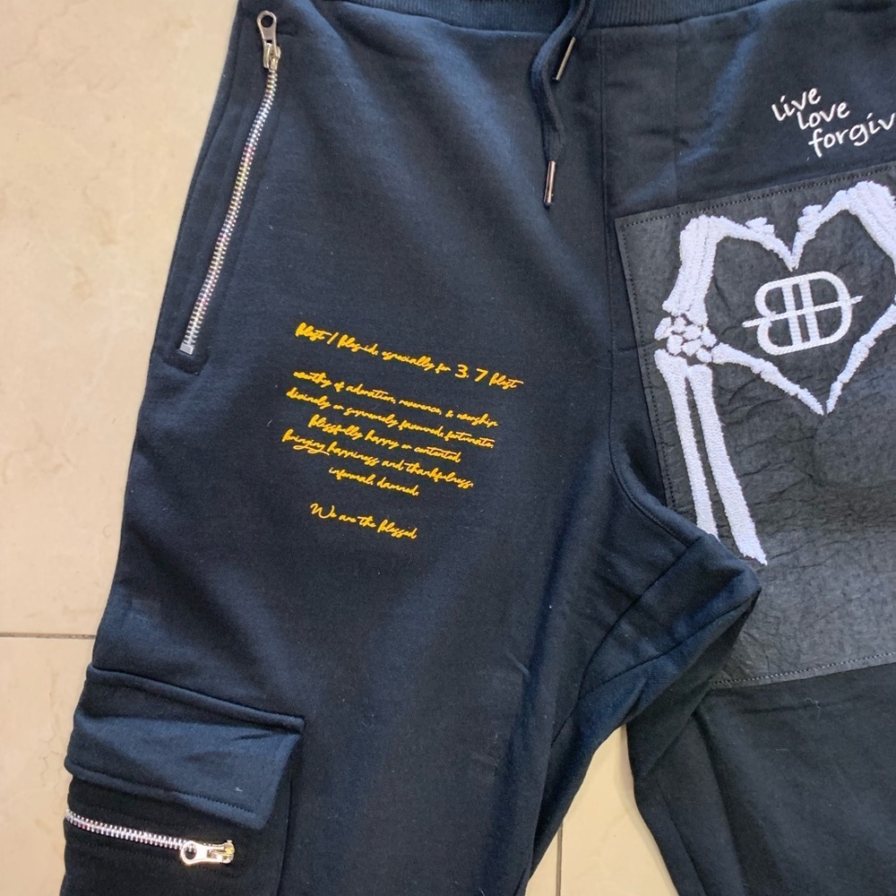Blessed jogger zipper sweatpants Sz medium - Picture 5 of 9